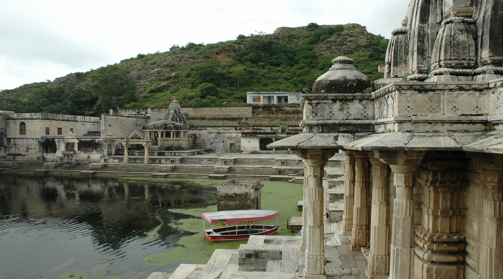 https://d3r8gwkgo0io6y.cloudfront.net/upload/Eklingji temple udaipur.jpg